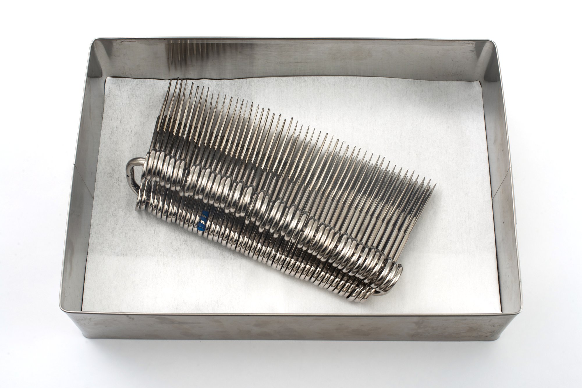 EL folded in tray with instruments