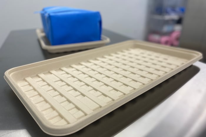 single-use transport tray single-use transport tray